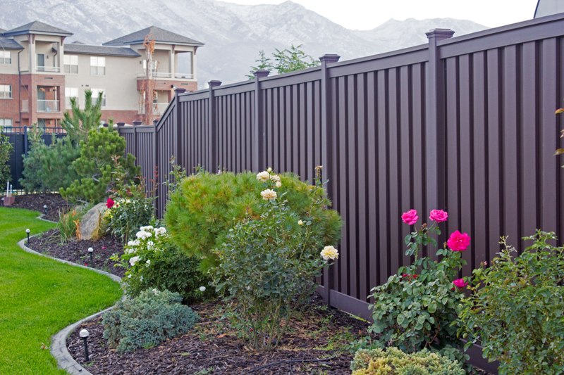 Trex fencing woodland brown