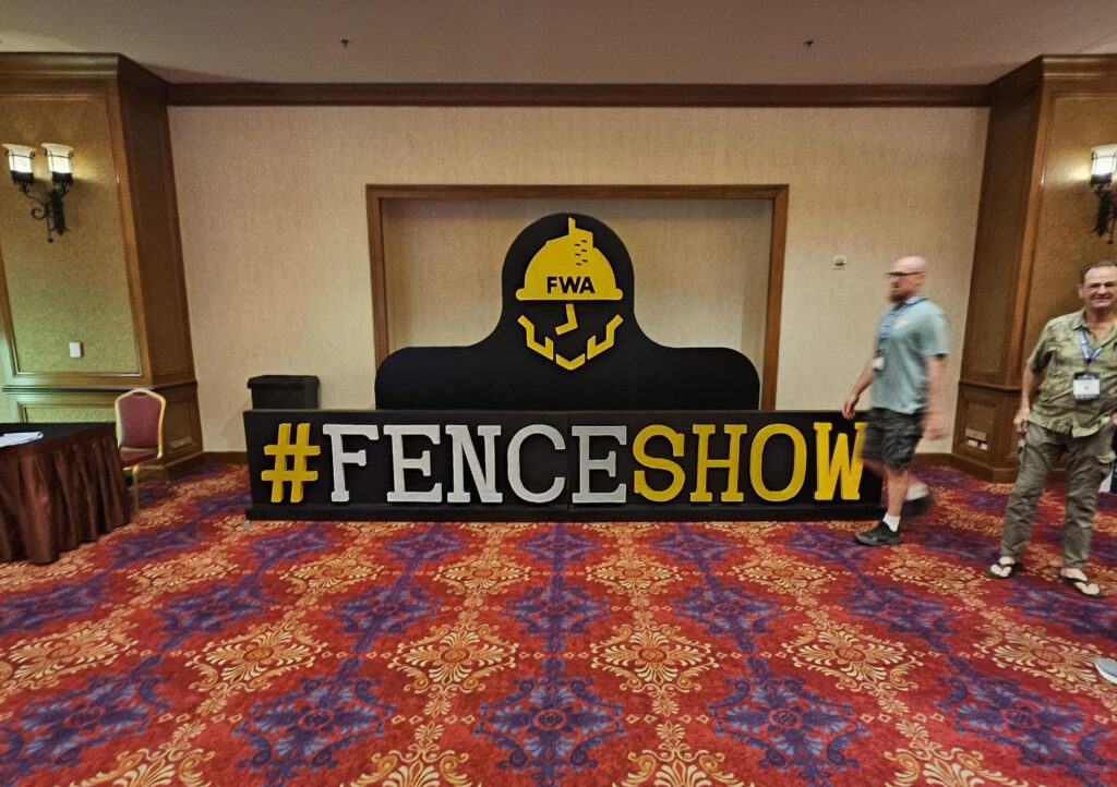 fence show sign