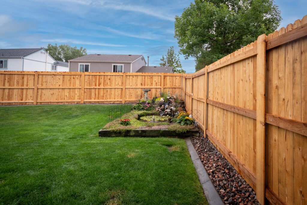 hidden steel post fence