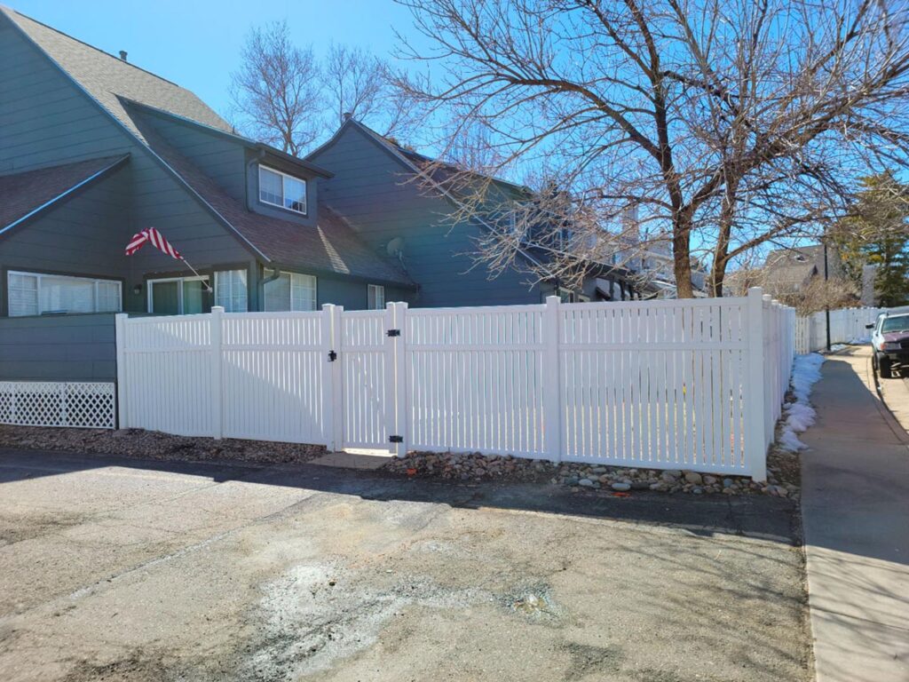 vinyl fencing