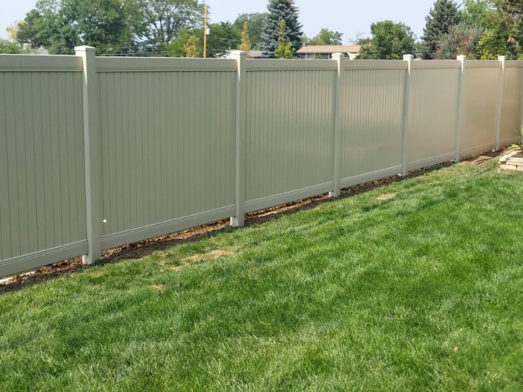 vinyl privacy fence
