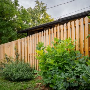 Cedar fence alternating pickets Boulder