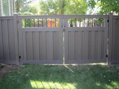 Trex gate with spindle top